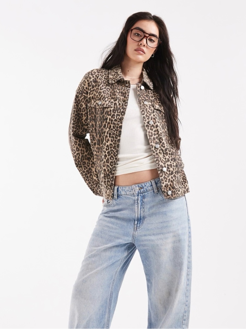 Vero Moda oversized denim jacket in washed leopard print Size Medium - Picture 11 of 12
